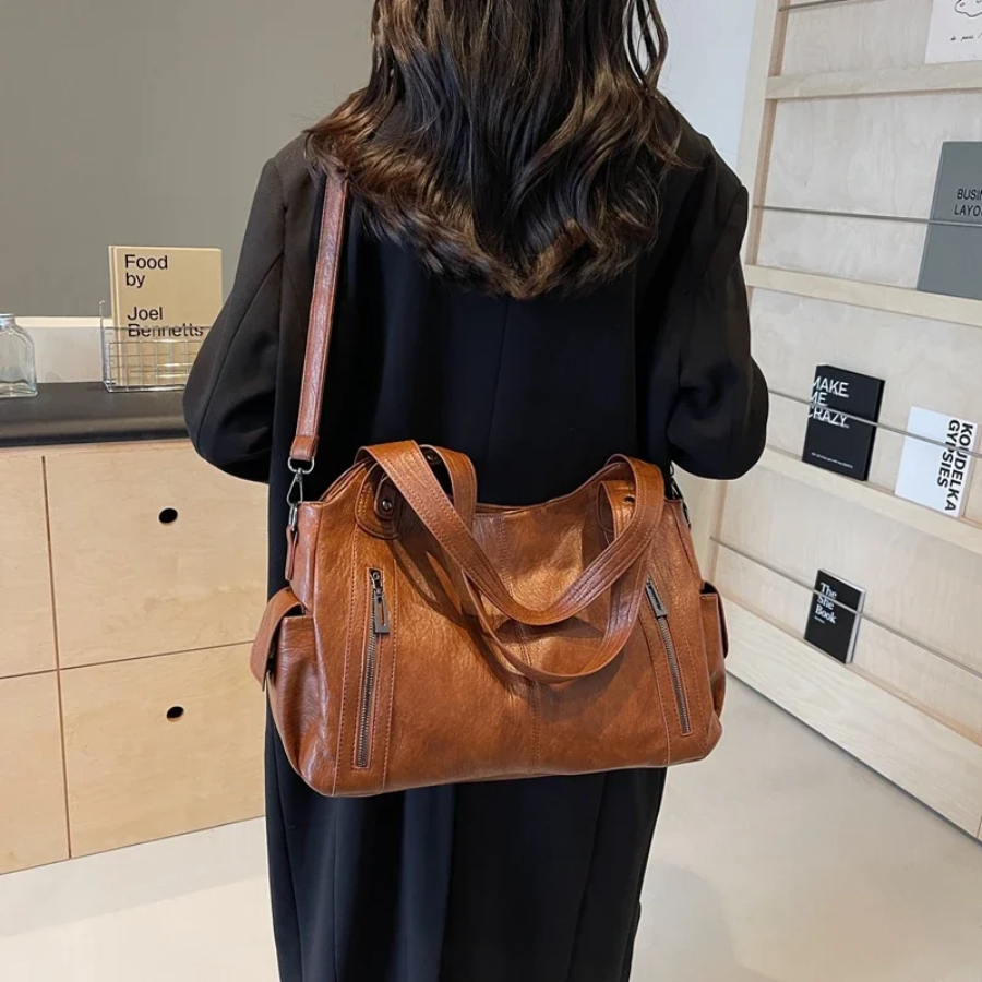 Axelväska dam crossbody med metalldetaljer och flera fack