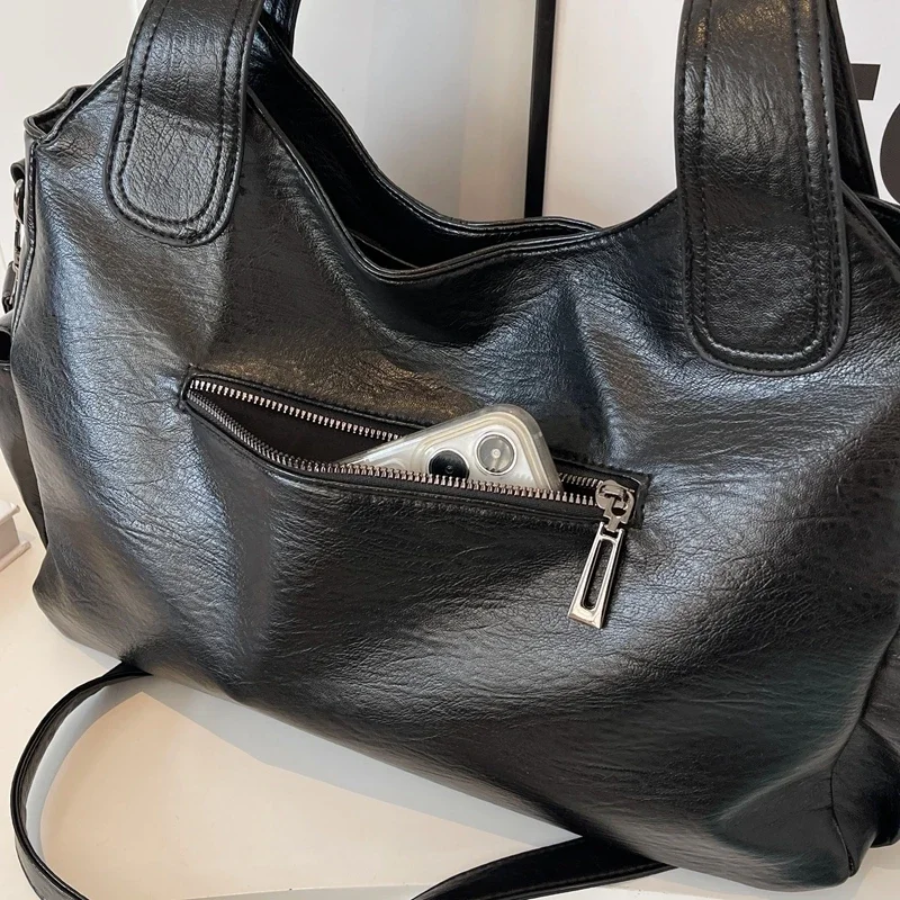 Axelväska dam crossbody med metalldetaljer och flera fack