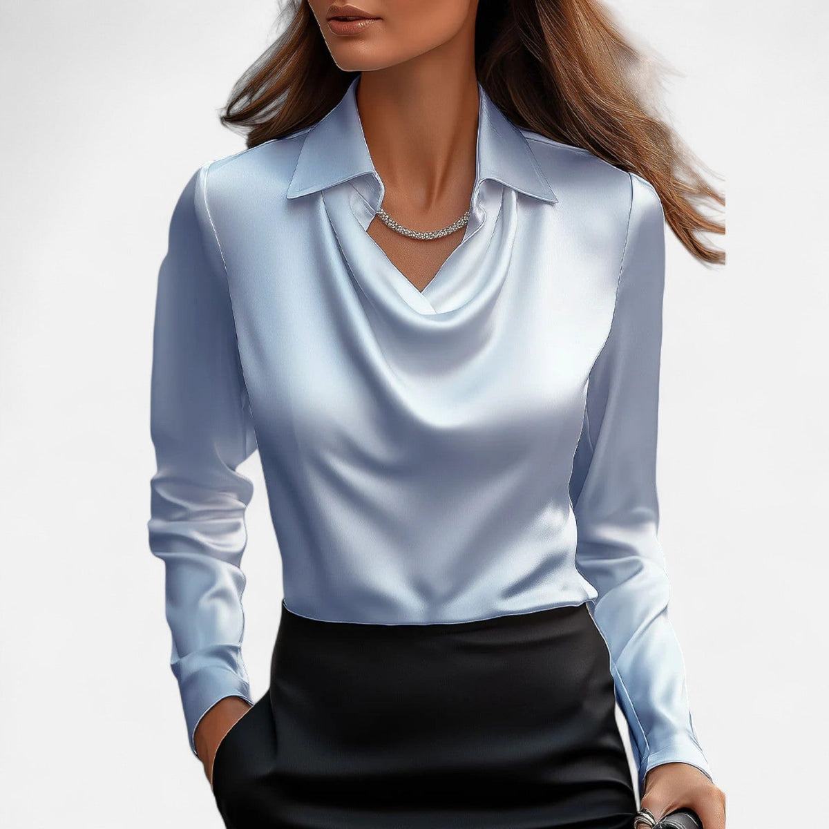 Blus dam i glansig satin med draperad halsringning och långa ärmar