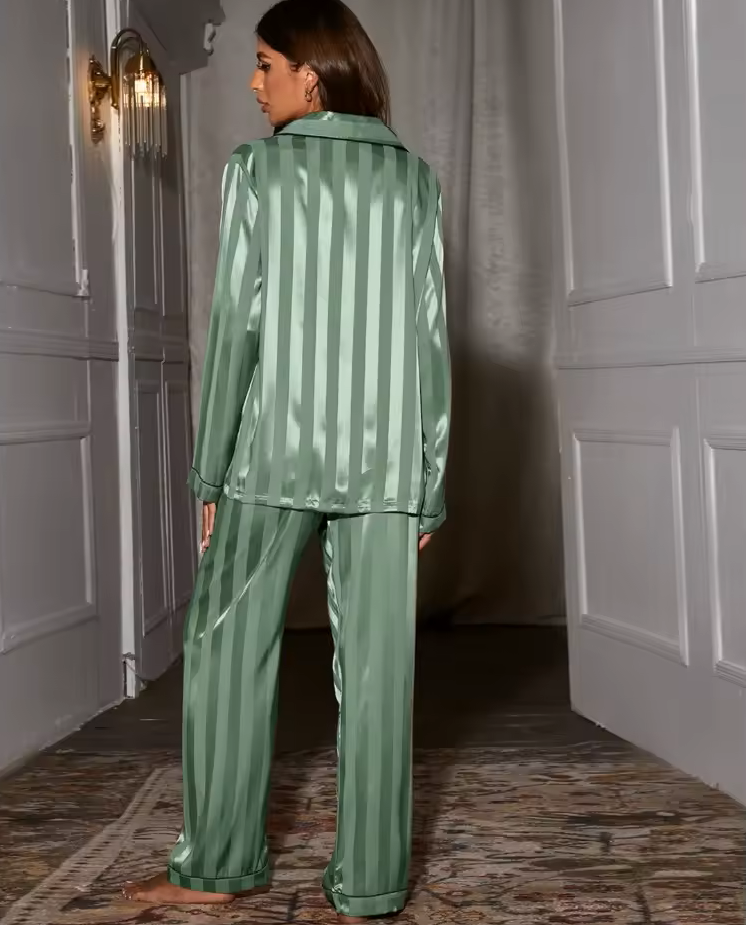 Dam pyjamas i randig satin, 2 delat set med knappskjorta och långa ärmar