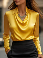Blus dam i satin med drapering, cowlhals och långa ärmar