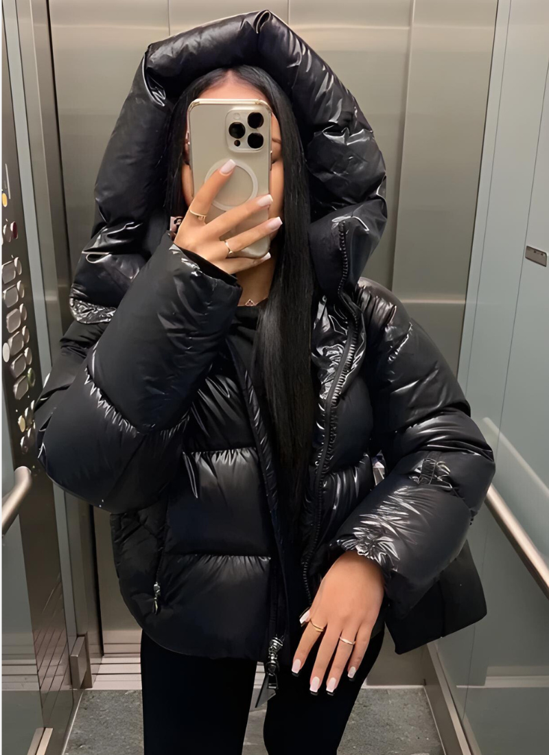 Vinterjacka dam slimfit med lätt dunisolering och glansig yta