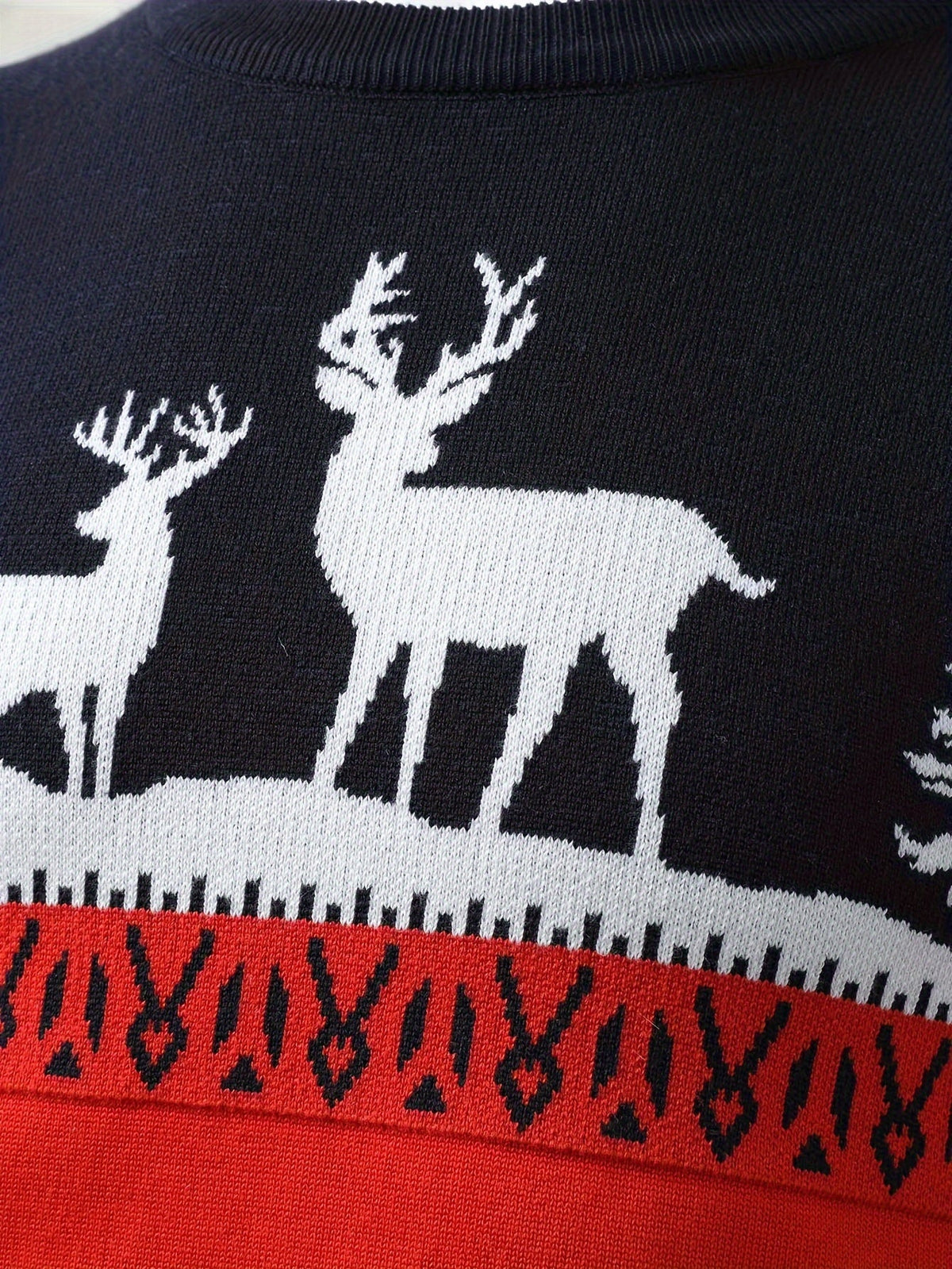 Jultröja herr stickad med renmotiv i röd, avslappnad passform