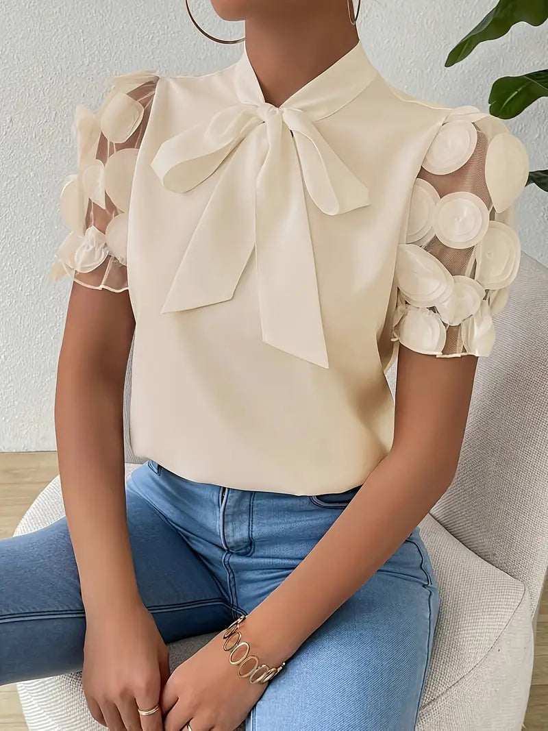 Elegant Blus med Slipsdetalj och Nätmuddar