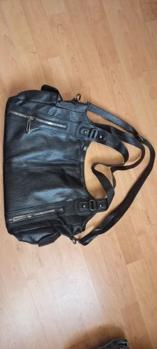 Crossbody väska dam med mjuk form och lång axelrem