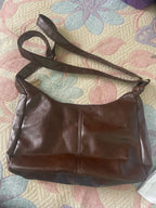 Crossbody väska dam med stor kapacitet, innerfack och axelrem