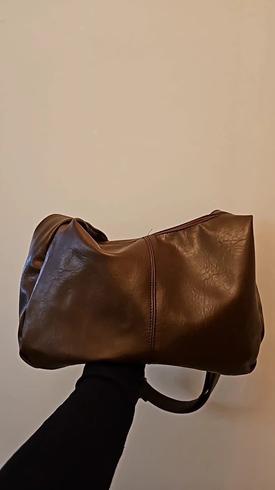 Crossbody väska dam med stor kapacitet, innerfack och axelrem