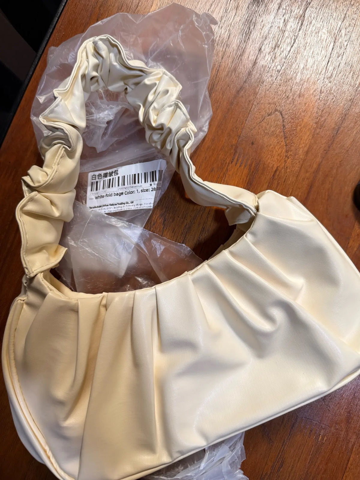 Axelväska dam plisserad hobo med mjuk dumplingdesign i svart