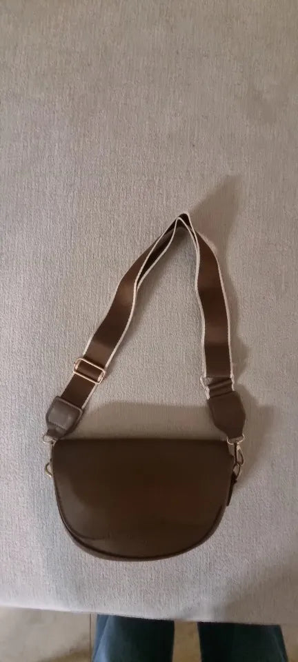 Crossbody väska dam vintage liten sadelväska med bred axelrem