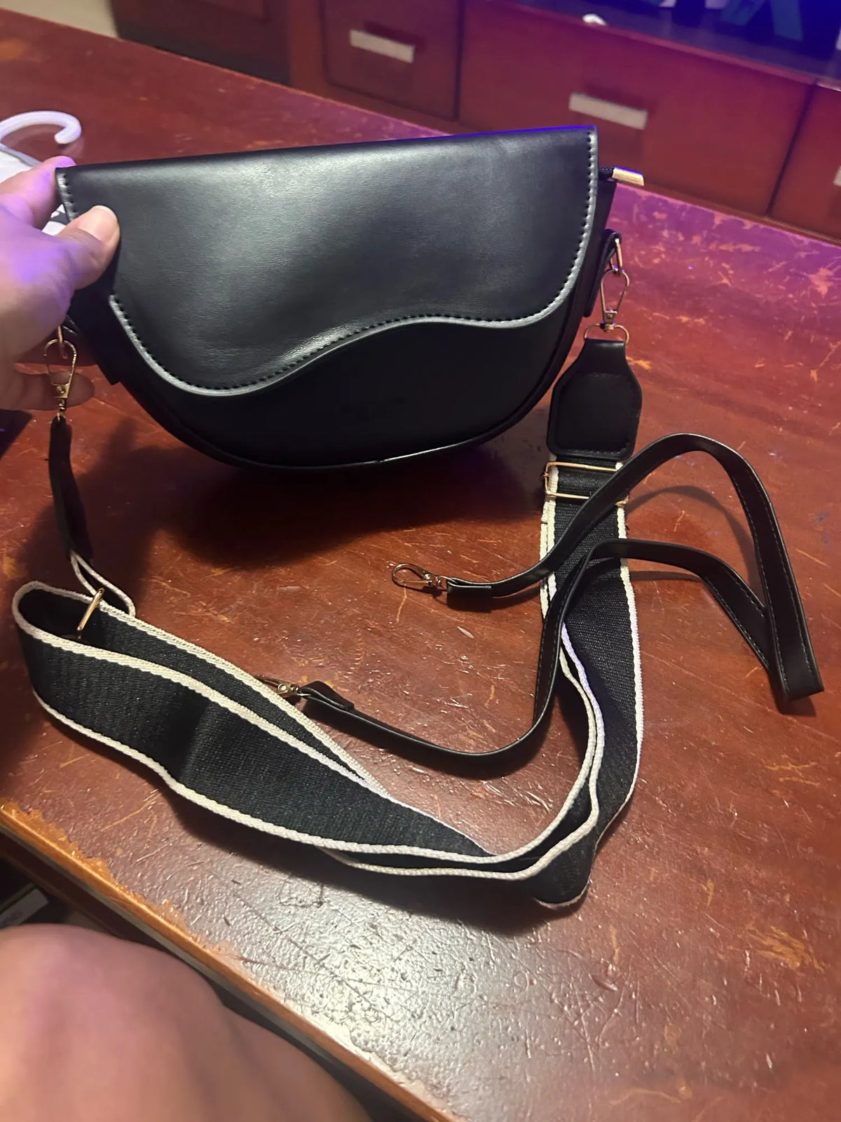 Crossbody väska dam vintage liten sadelväska med bred axelrem
