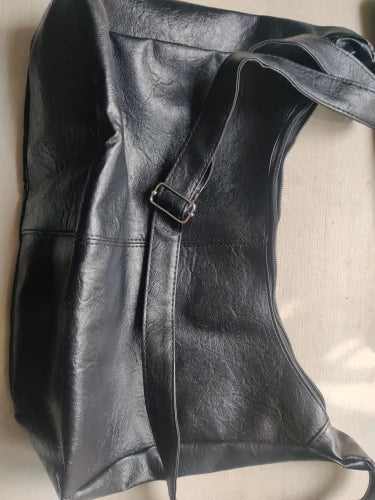 Crossbody väska dam med stor kapacitet, innerfack och axelrem