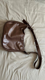 Crossbody väska dam med stor kapacitet, innerfack och axelrem