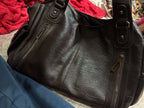 Crossbody väska dam med mjuk form och lång axelrem