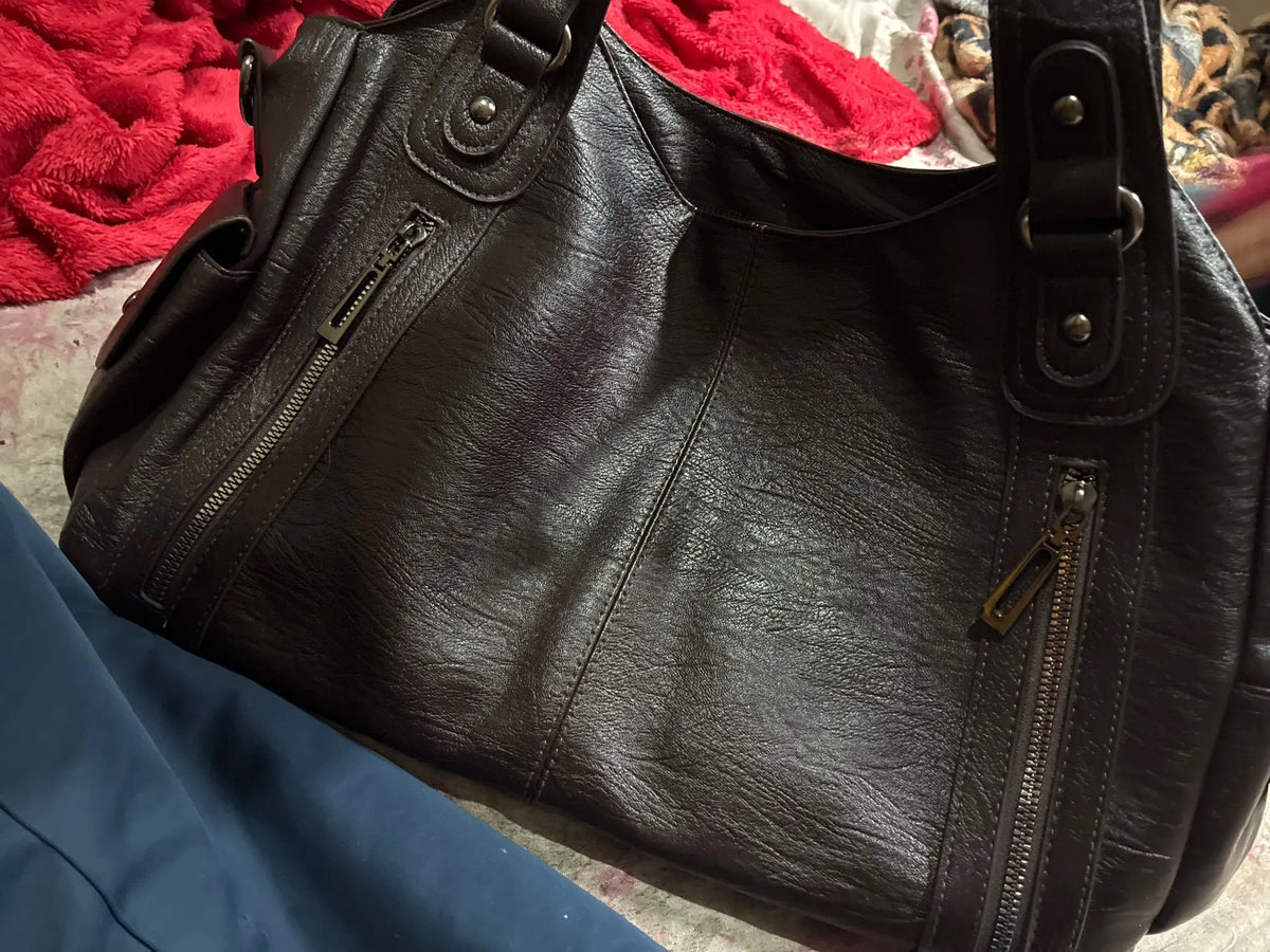 Crossbody väska dam med mjuk form och lång axelrem