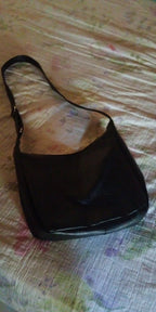 Crossbody väska dam med stor kapacitet, innerfack och axelrem