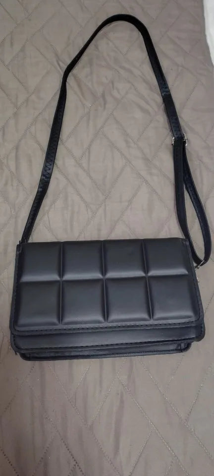Crossbody väska dam liten med lång axelrem