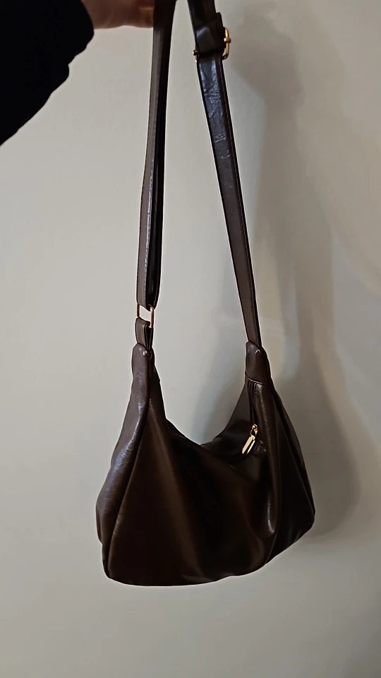 Crossbody väska dam med stor kapacitet, innerfack och axelrem