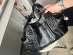 Crossbody väska dam med mjuk form och lång axelrem