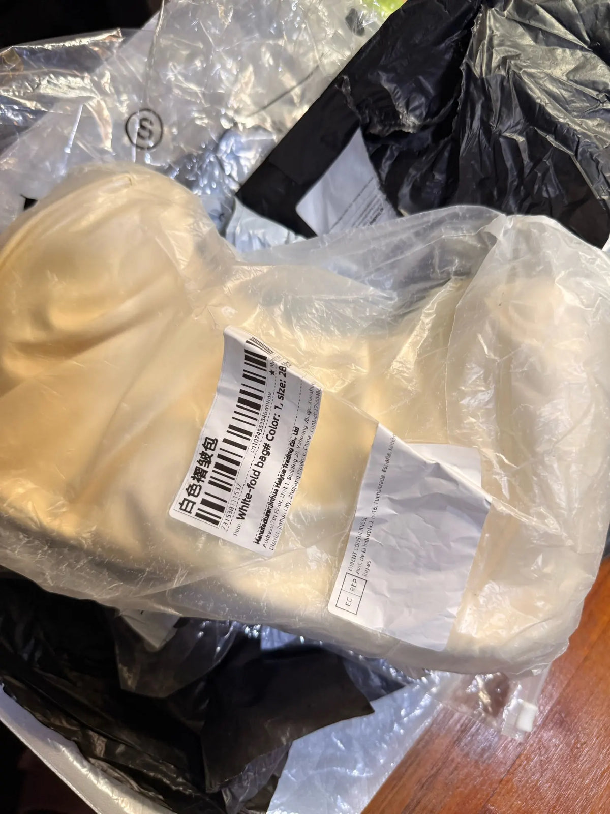 Axelväska dam plisserad hobo med mjuk dumplingdesign i svart