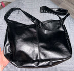 Crossbody väska dam med stor kapacitet, innerfack och axelrem