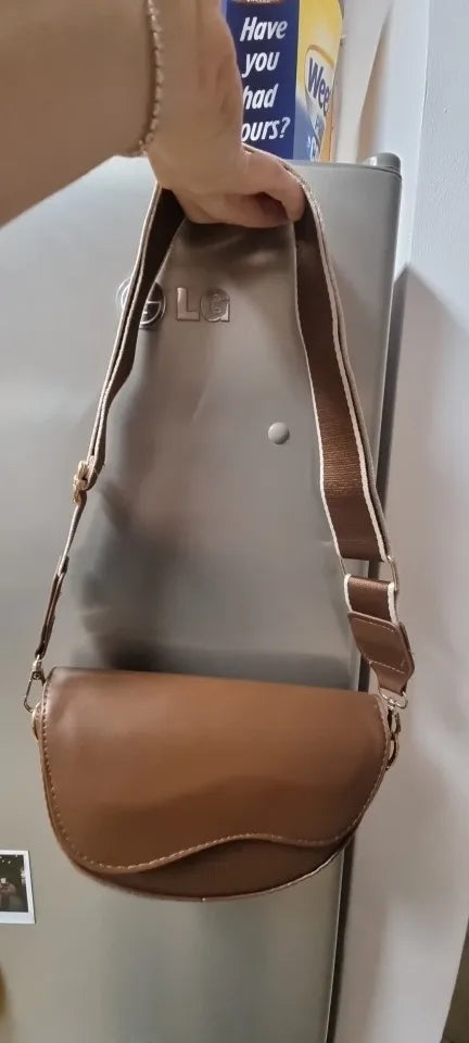 Crossbody väska dam vintage liten sadelväska med bred axelrem