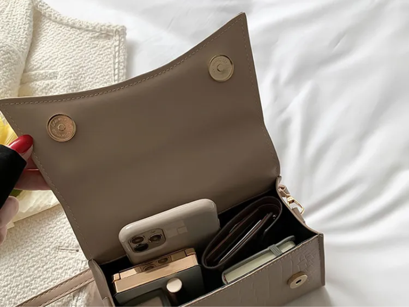 Handväska dam crossbody med överhandtag och lång axelrem
