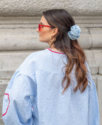 Blus dam med rutigt mönster, volangdetaljer och voluminösa puffärmar
