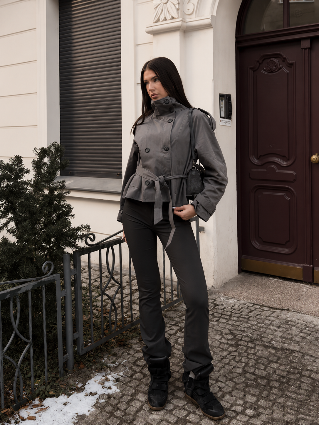 Trenchcoat dam kort dubbelknäppt med stå-krage och lätt vårjacka