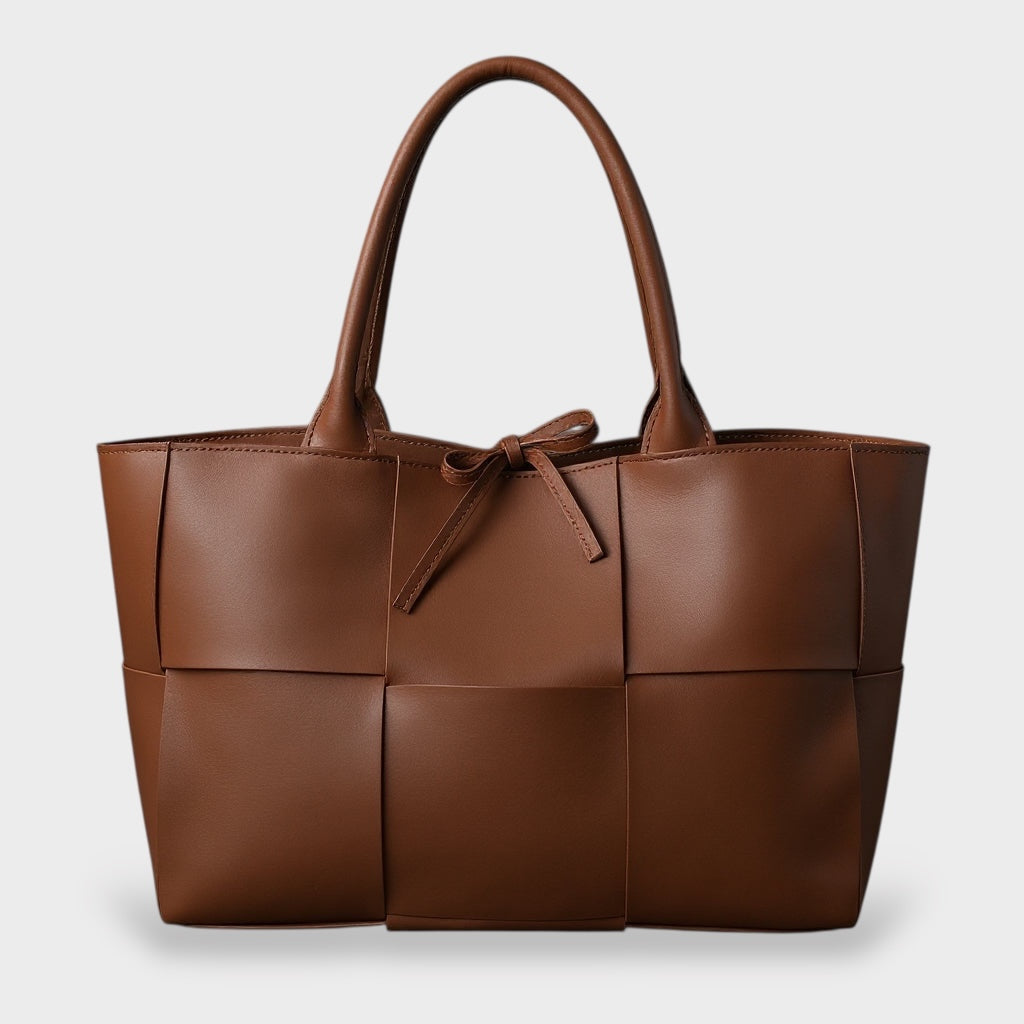 Tote bag dam flätad stor med rosettdetalj och smala rullade handtag