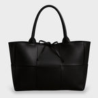 Tote bag dam flätad stor med rosettdetalj och smala rullade handtag