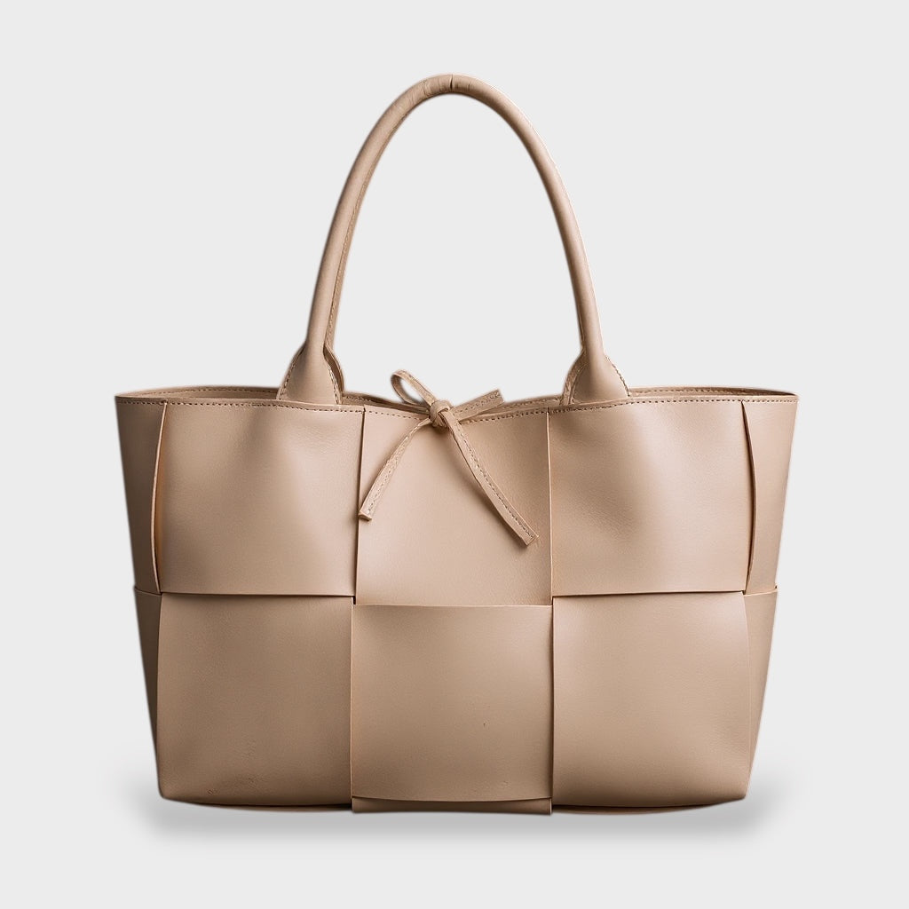 Tote bag dam flätad stor med rosettdetalj och smala rullade handtag