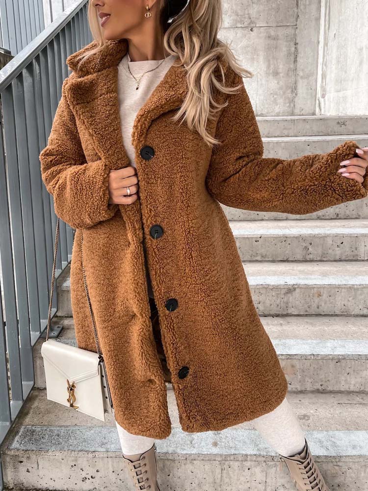 Vinterkappa dam i lång teddy med omfälld krage, varm och mjuk