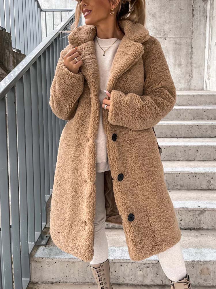 Vinterkappa dam i lång teddy med omfälld krage, varm och mjuk