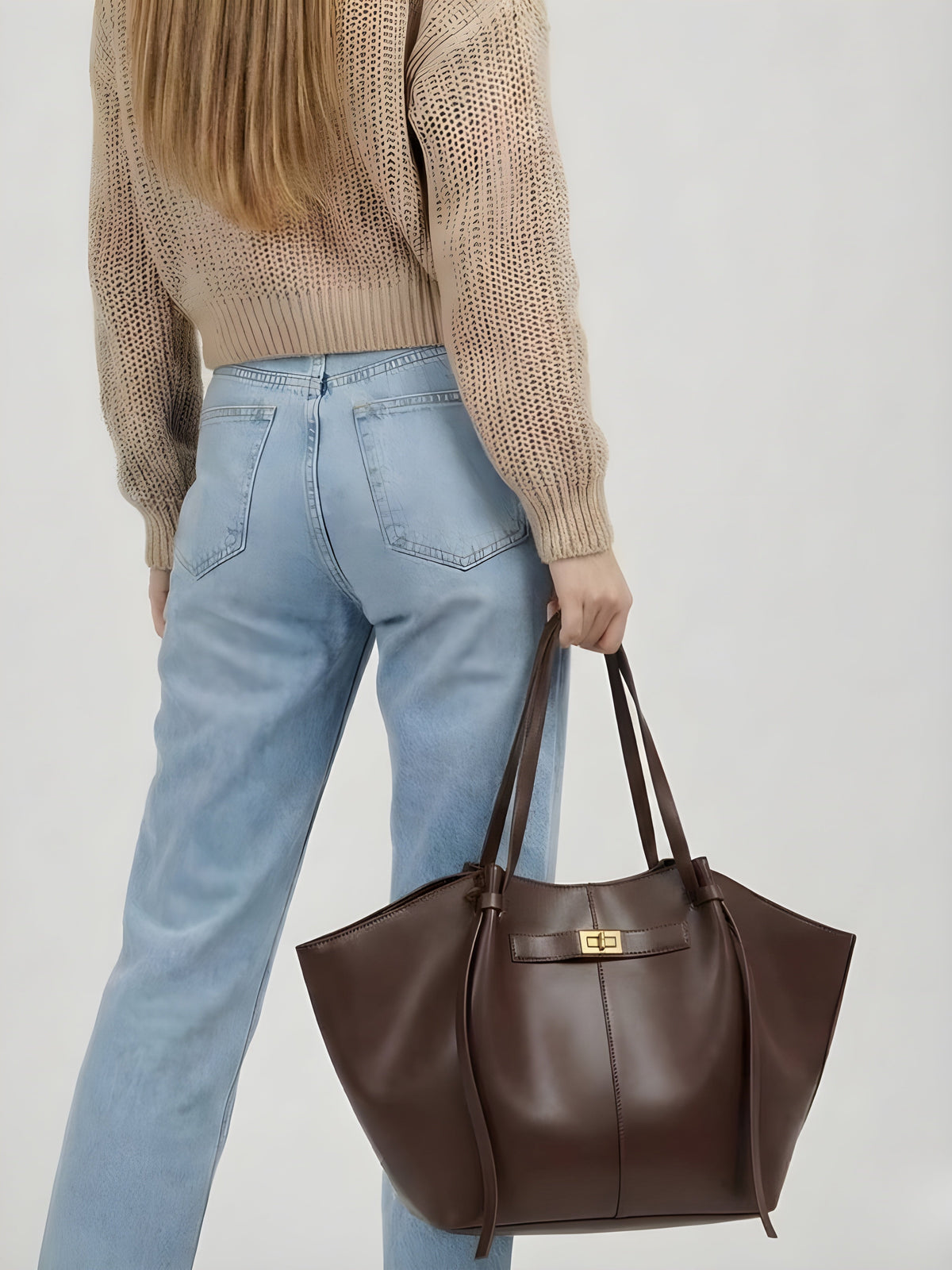 Tote bag dam mjuk med guldbeslag och rymligt huvudfack