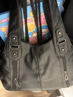 Crossbody väska dam med mjuk form och lång axelrem