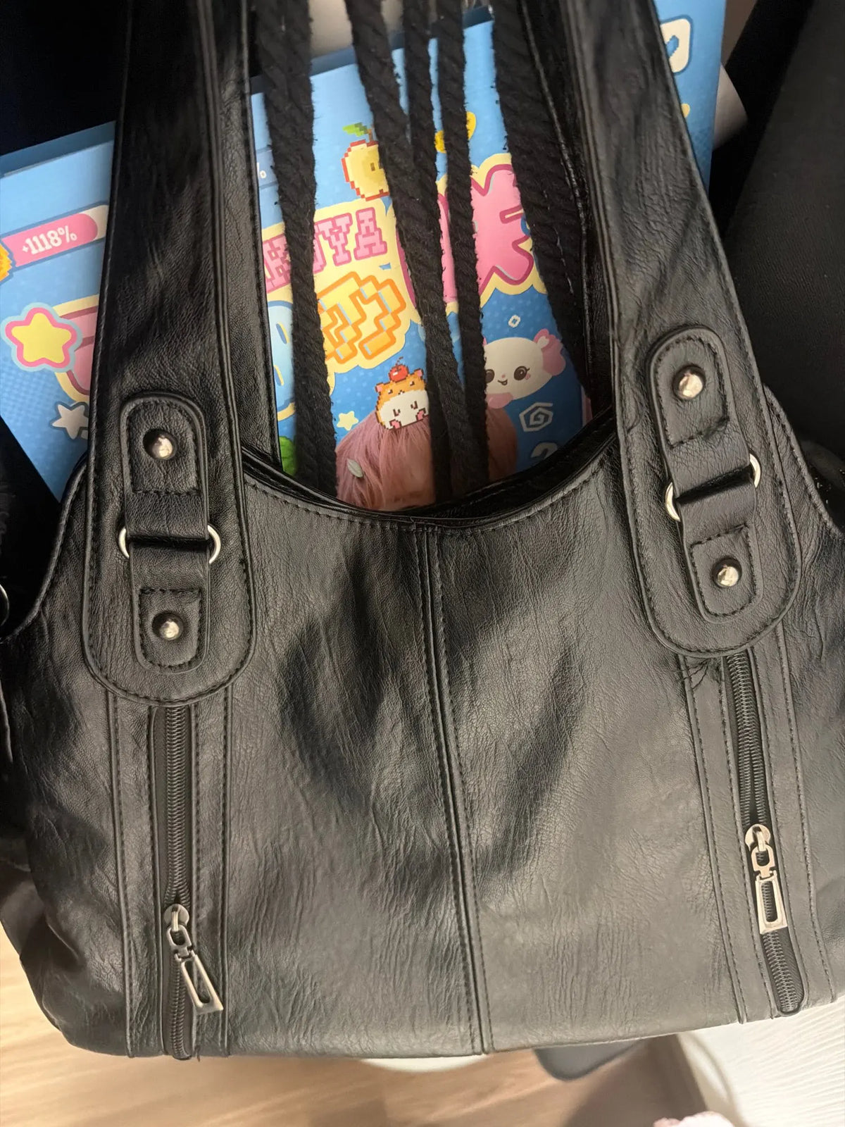 Crossbody väska dam med mjuk form och lång axelrem