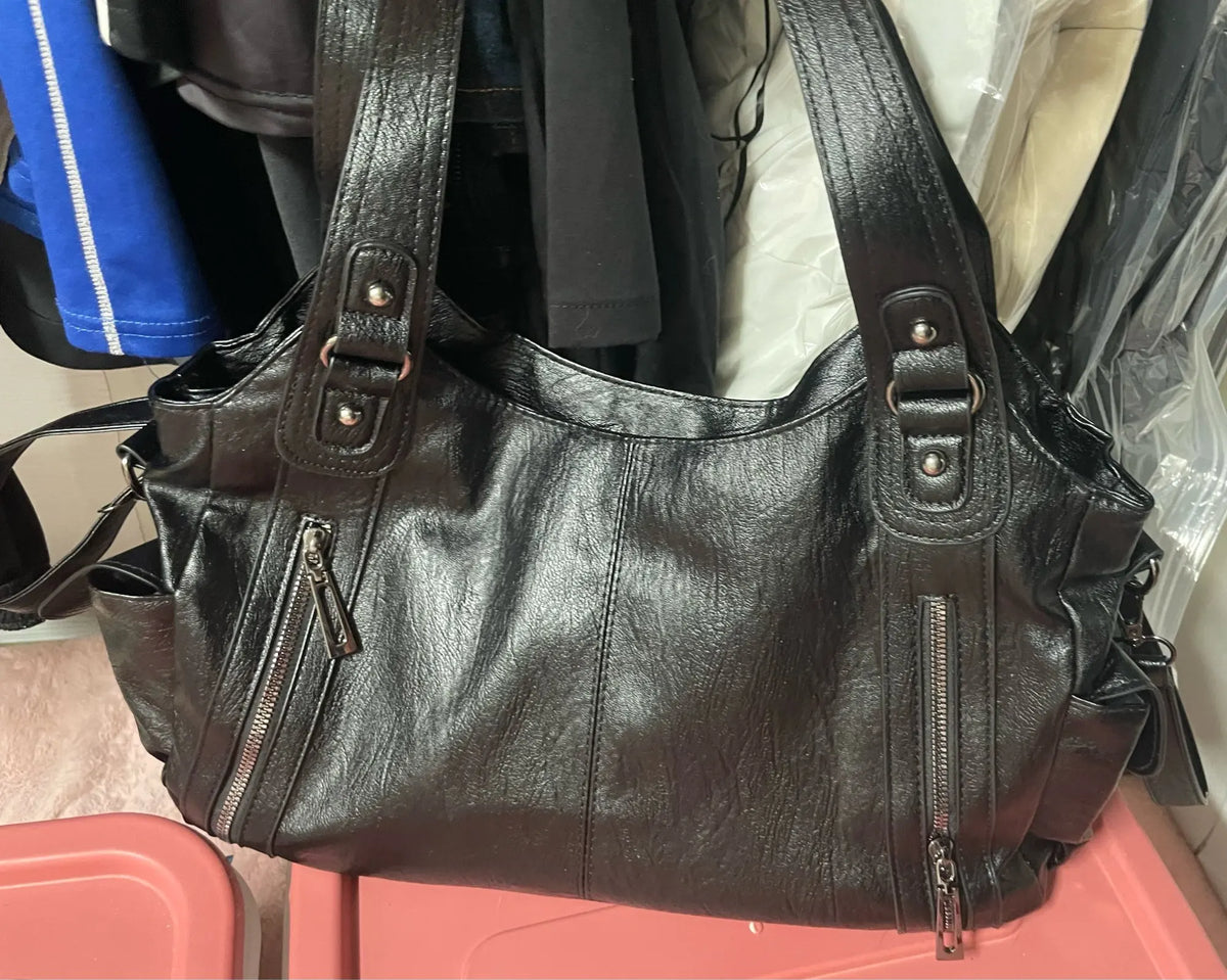 Crossbody väska dam med mjuk form och lång axelrem