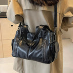 Crossbody väska dam med mjuk form och lång axelrem