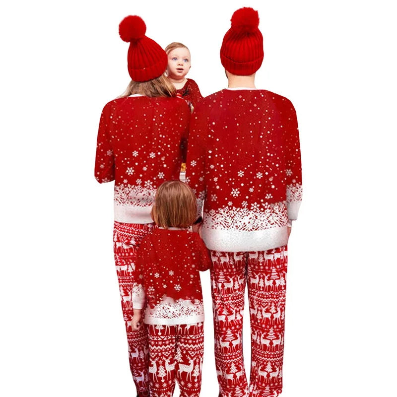 Julpyjamas dam med renmotiv, lös passform och vinterdesign