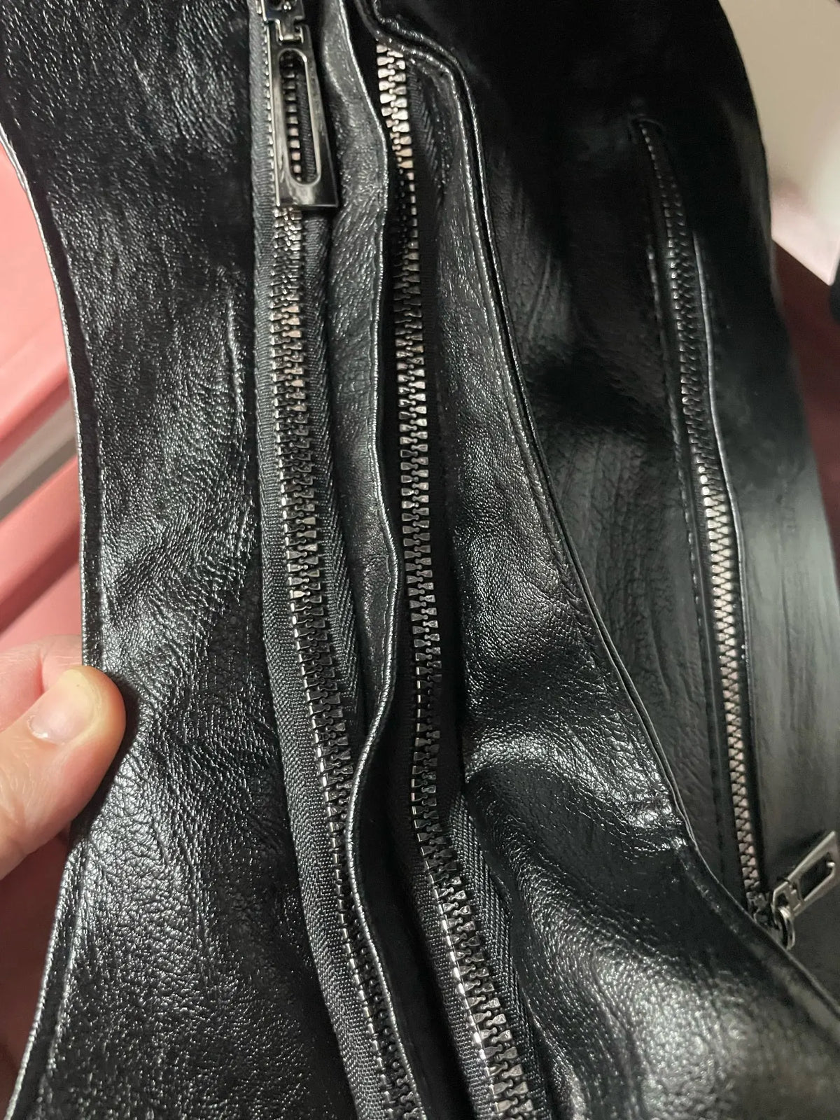 Crossbody väska dam med mjuk form och lång axelrem