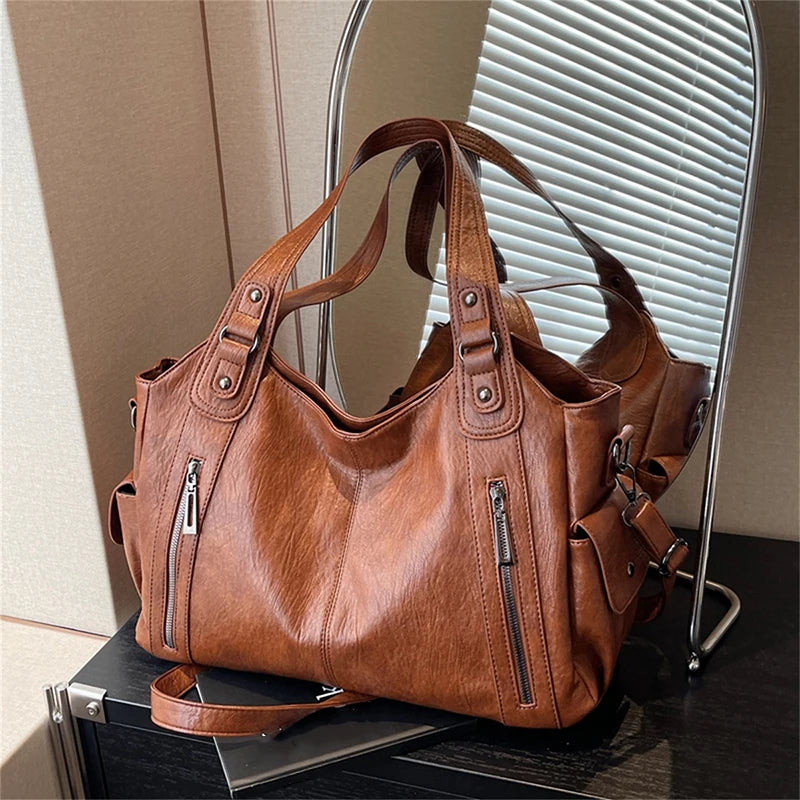 Crossbody väska dam med mjuk form och lång axelrem