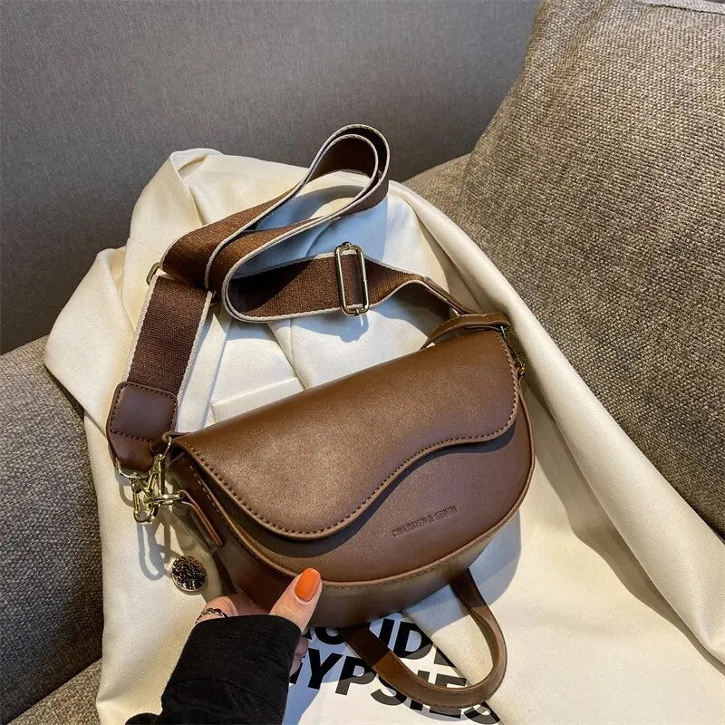Crossbody väska dam vintage liten sadelväska med bred axelrem