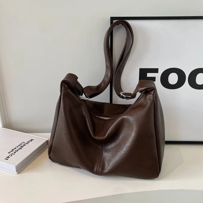 Crossbody väska dam med stor kapacitet, innerfack och axelrem