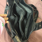 Crossbody väska dam med mjuk form och lång axelrem