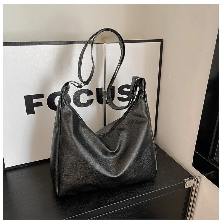 Crossbody väska dam med stor kapacitet, innerfack och axelrem