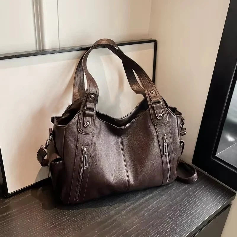 Crossbody väska dam med mjuk form och lång axelrem
