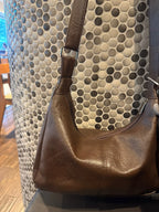 Crossbody väska dam med stor kapacitet, innerfack och axelrem