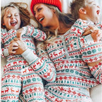 Julpyjamas dam tvådelad alloverprint med jultema, matchande familjestil
