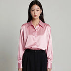 Festblus dam i satin med slimfit passform och basic design