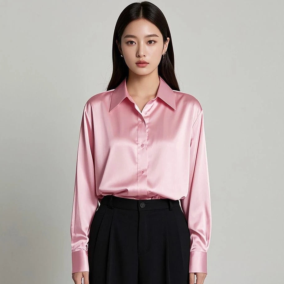 Festblus dam i satin med slimfit passform och basic design